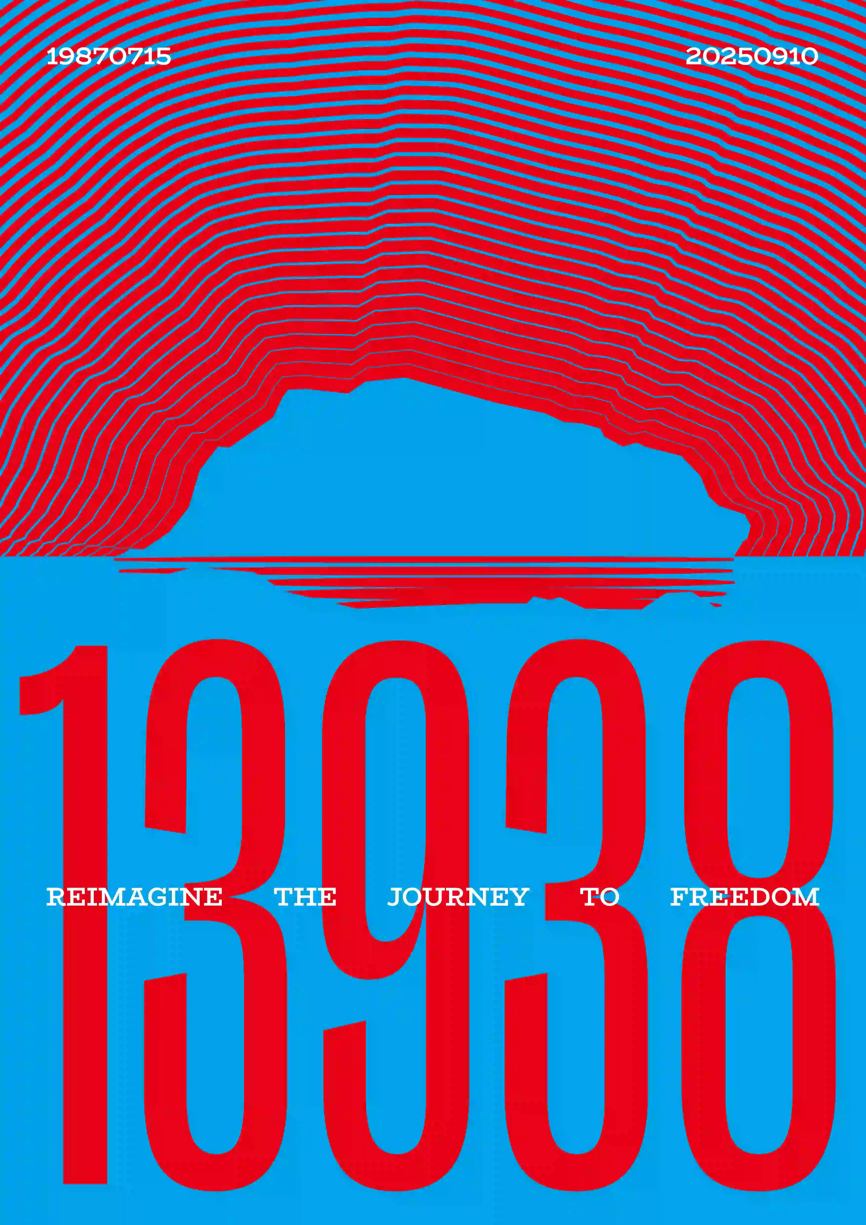 畫面以上下二分構圖，背景為鮮明藍色。上半部中央為一塊水平延展的不規則形紅色地形輪廓，覆蓋紅色等高線樣式的波紋線條，由中央向四周擴散。左上角標示「19870715」，右上角標示「20250910」。下半部中央以巨大紅色數字標示「13938」，字體高聳且無襯線，橫跨整個畫面寬度。數字中穿插白色等寬大寫字體英文「REIMAGINE THE JOURNEY TO FREEDOM」。